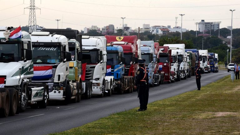 Sigue la tensión entre gobierno y camioneros a 5 días de protesta