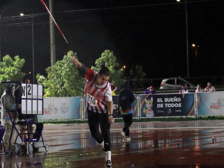 La lluvia no pudo contra Ortíz en lanzamiento de jabalina