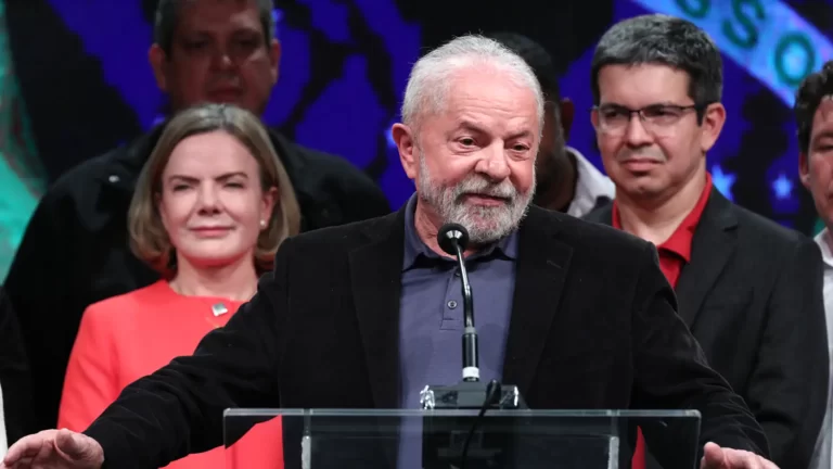 Lula ya tiene 3% más de votos para la segunda vuelta de las elecciones en Brasil