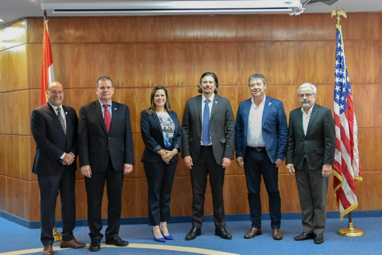 La Danza de las Delegaciones: Estados Unidos despliega su interés en Paraguay