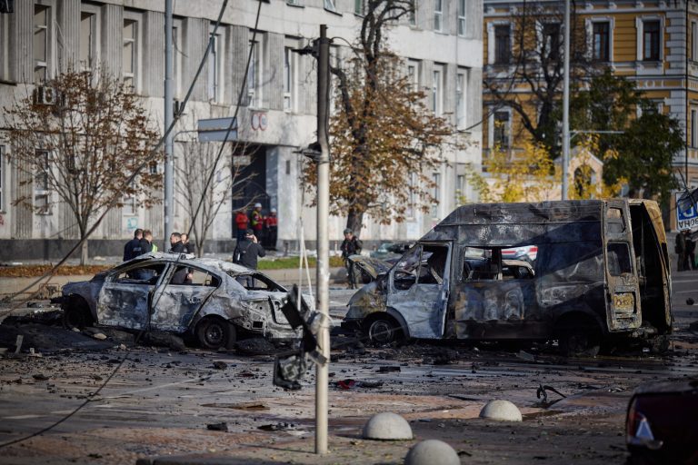 Rusia expande a más ciudades ucranianas el “bombardeo masivo con armas de precisión” 