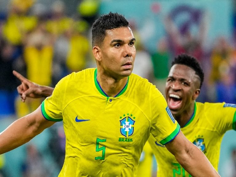 Casemiro da el pase a Brasil para octavos