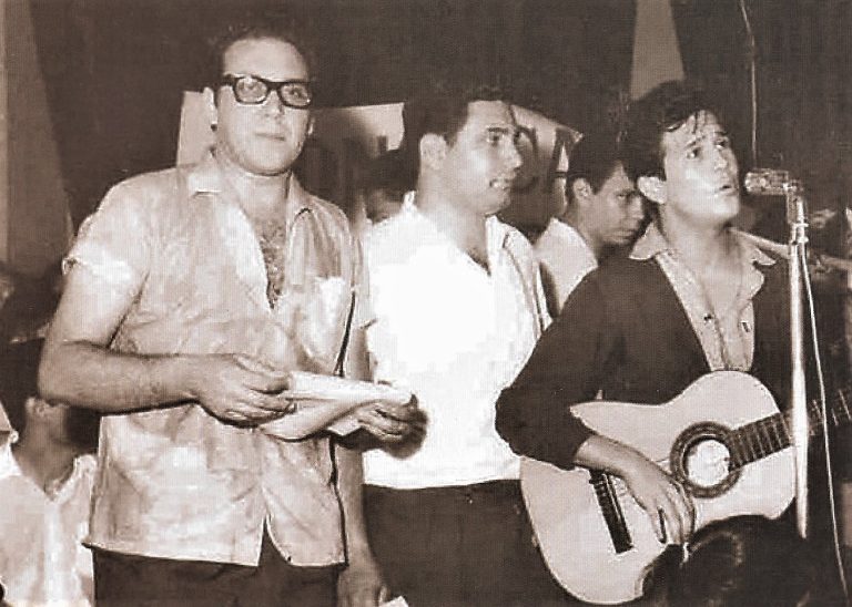 Foto del libro "Todo por la Libertad", en la fono platea de Ñanduti: Humberto Rubín, Carlos Ruggilo y el cantante argentino Leo Dan.