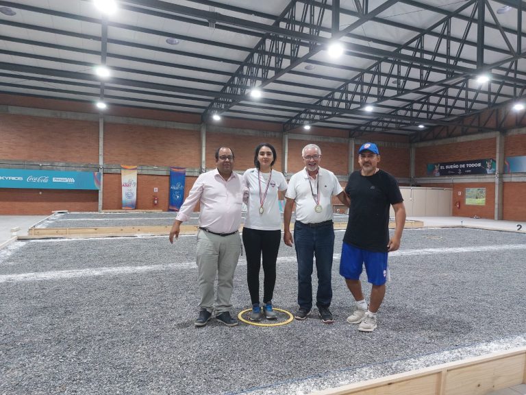 Primer uso local del moderno “Bochódromo” con torneo de petanca, tras el Odesur