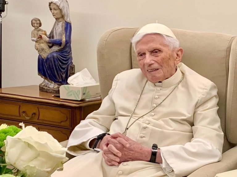 El Papa Emérito Benedicto XVI, falleció en el Vaticano a los 95 años