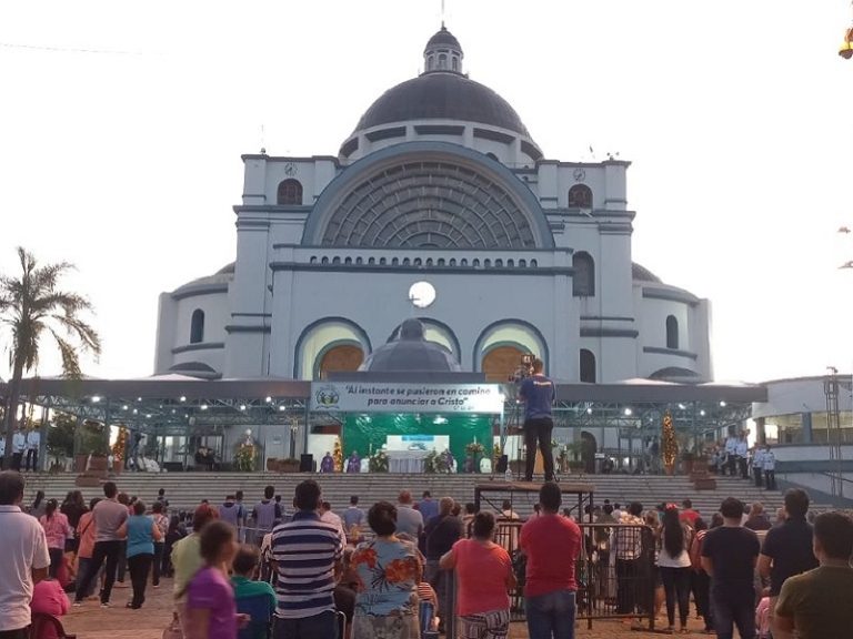 Monseñor Steckling recordó a las mujeres en su homilía de Caacupé