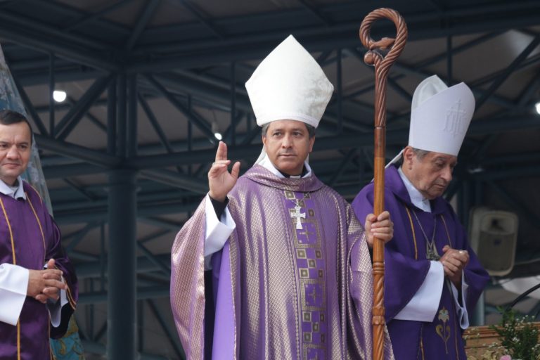 Obispo de Concepción lamentó persecución y rindió homenaje a periodistas asesinados