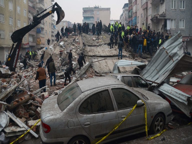 Muerte, caos y destrucción en Turquía y Siria luego de terremoto