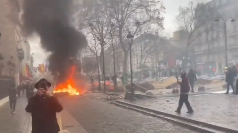 Protestas en Francia no paran y Macron afirma que no cederá ante la violencia