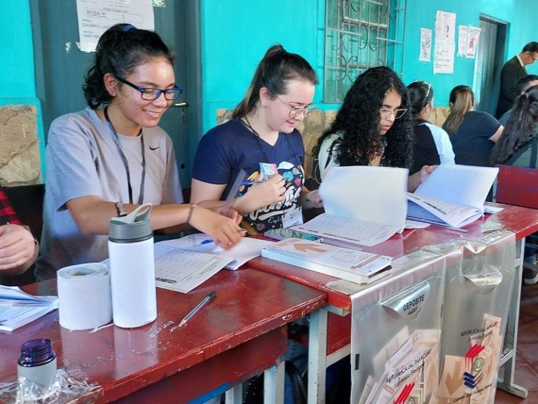 Si piensa participar de las elecciones hágalo ahora, portones cierran a las 16:00