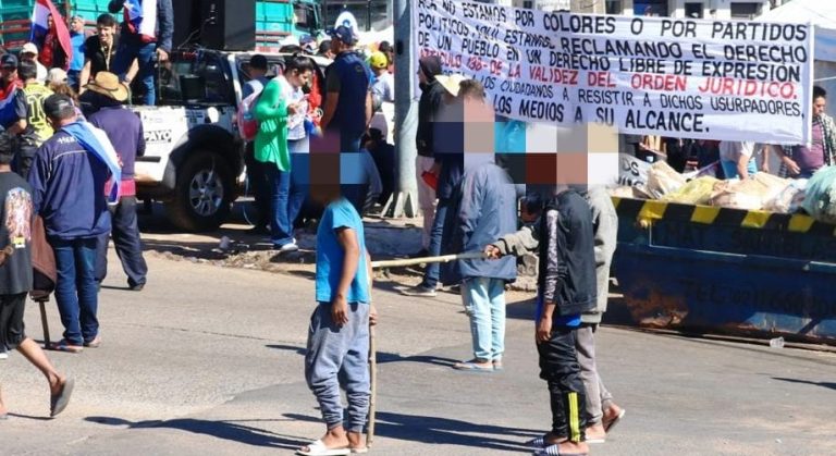 Fiscalía verifica manipulación de niños en manifestación frente al TSJE y no toma medidas