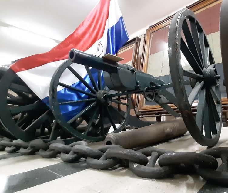 Enarbolando la historia: La bandera paraguaya como emblema de la independencia