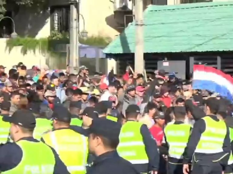 Manifestantes vuelven a cerrar Eusebio Ayala en la zona del TSJE