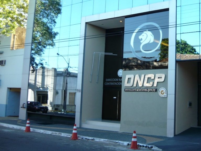 Titular de DNCP no responde sobre presunta licitación dirigida a favor de empresa que se hace de millones en IPS