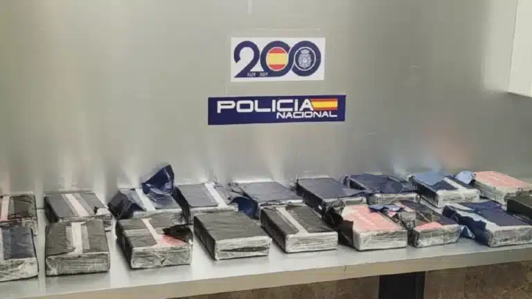 Fiscalía imputa a funcionarios públicos y hay nuevo detenido por envío de cocaína a Europa