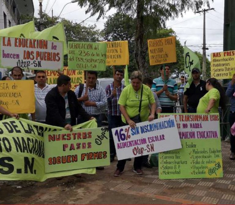 Fracasa reunión de docentes con el MEC y anuncian paro desde el lunes 28