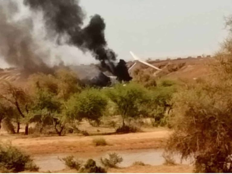 Mali: Avión carguero no pudo frenar en pista y explotó