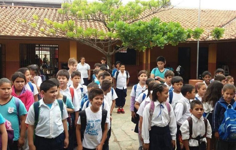 Ministerio de Educación insta a no exponer a los alumnos en horario de alta temperatura