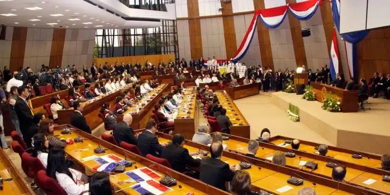 La Cámara de Diputados aprueba respaldo político a Santi Peña sobre conflicto con Argentina