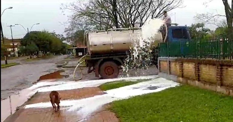 Presidente de la ANDE visitó a productores lácteos afectados por cortes de energía