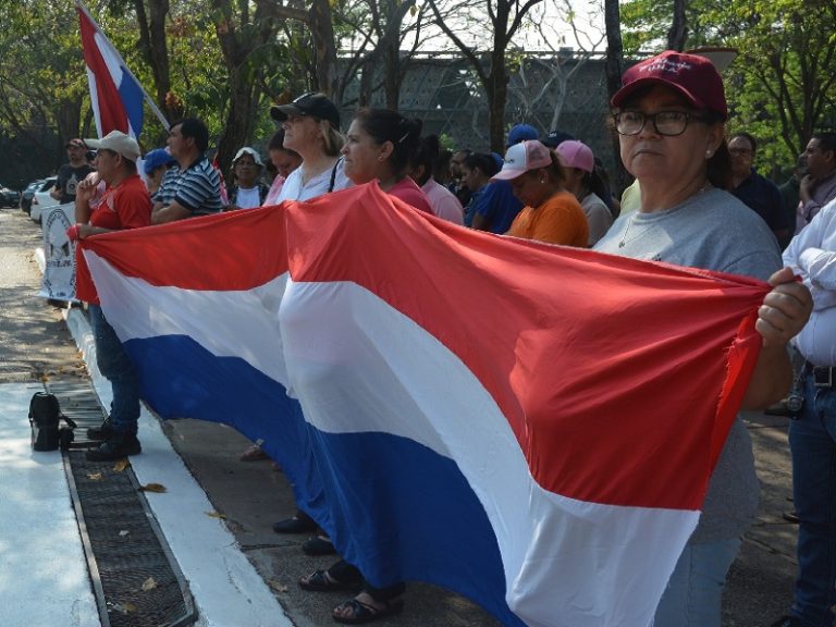 Centro de Asunción es un caos con manifestaciones de la UNA y Salud