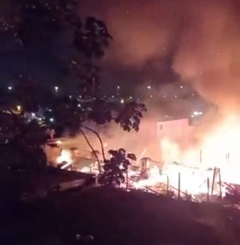 Incendio de gran magnitud en el histórico barrio de la Chacarita