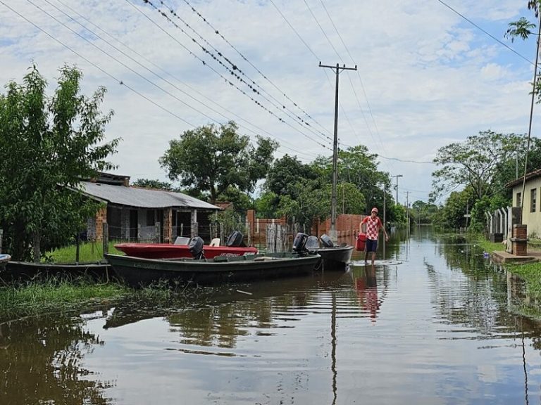 EBY sigue con el operativo de emergencia en Ayolas