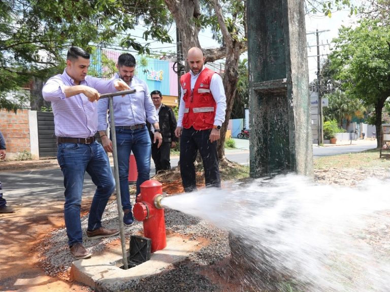 Essap y comuna capitalina, amplían hidrantes en Asunción