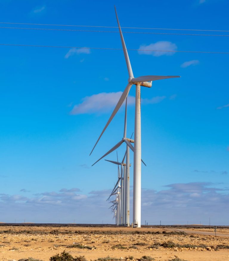 No tienen Itaipú ni Yacyretá, pero tienen energia en todo el desierto