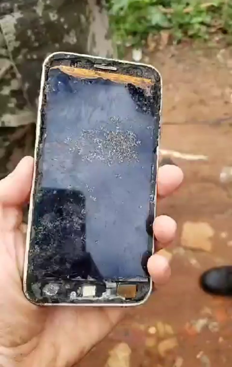 Se reanuda búsqueda de militares y aparece un teléfono celular