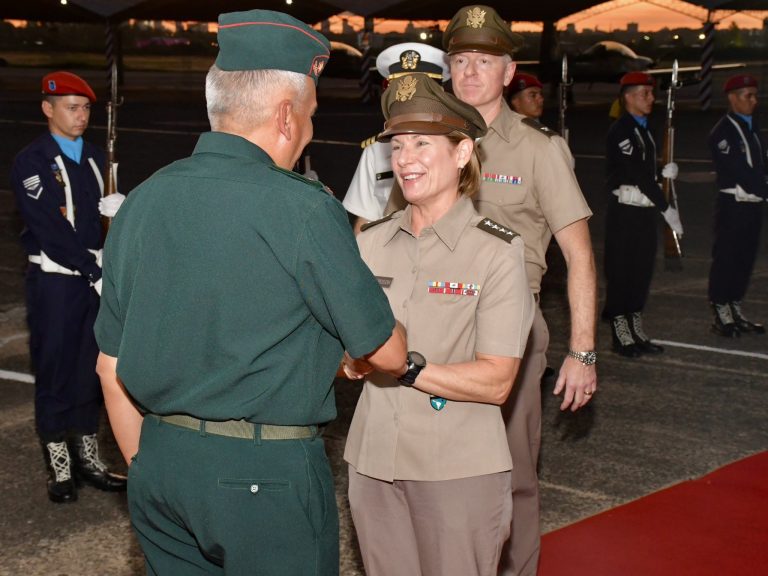 Se encuentra en Asunción la comandante del Comando Sur de los EE.UU.,Laura Richardson