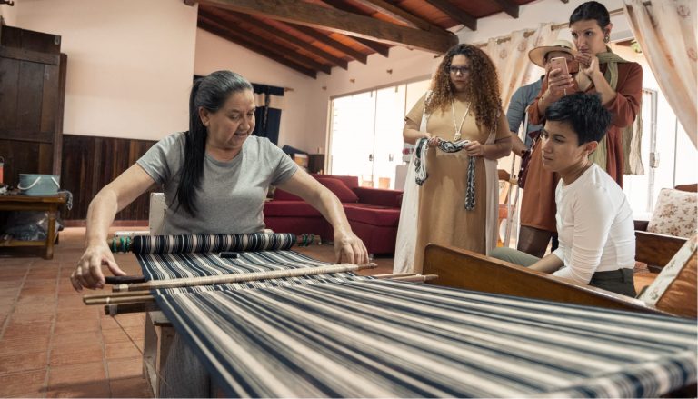 Unesco declaró Patrimonio Cultural de la Humanidad al Poncho Para’ i de 60 listas