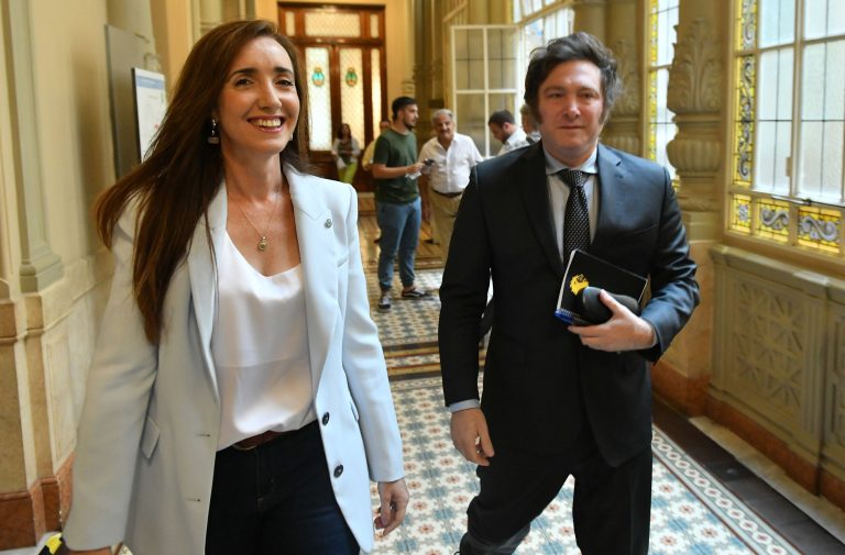 Argentina inicia un gobierno en la incertidumbre, con Milei que tiene minoría en el Congreso