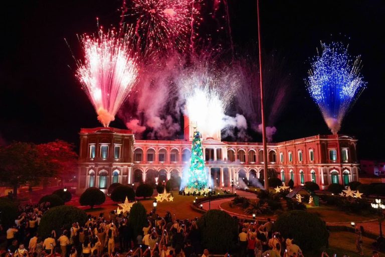 Palacio de Gobierno ya espera a la navidad con todas las luces