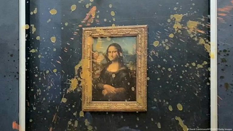 Una vez más la Mona Lisa del Louvre es vandalizado por “activistas”