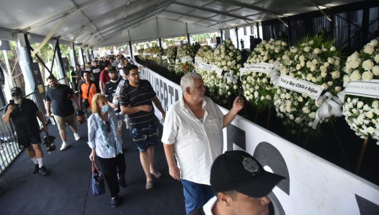 Centenares de personas fueron a despedir al dirigente más victorioso del fútbol: ODD