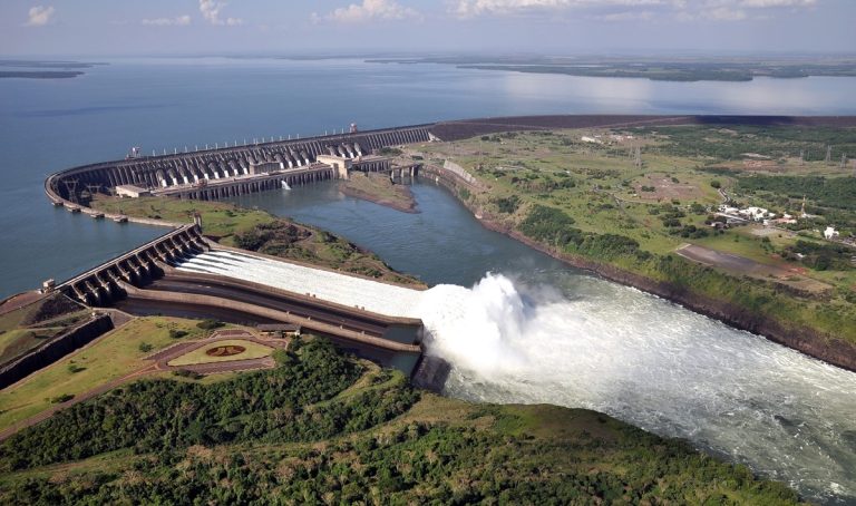 Brasil y Paraguay acuerdan destrabar presupuesto de Itaipú para realizar pagos