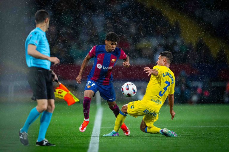 Barcelona le ganó a las Palmas con polémico arbitraje