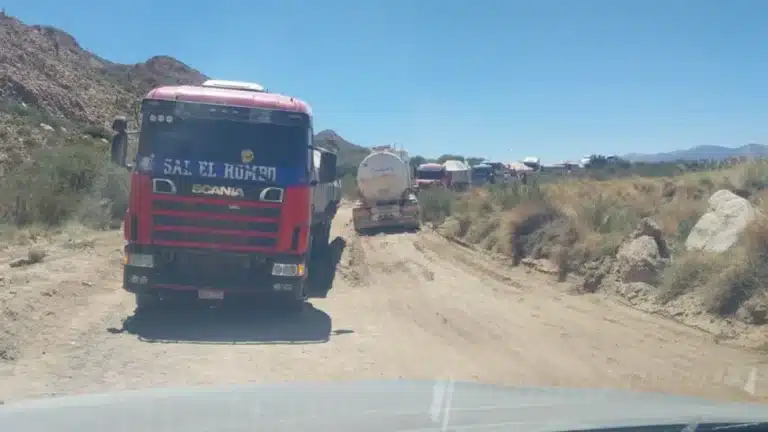 Denuncian a camioneros paraguayos y brasileños varados en Salta por causar daños