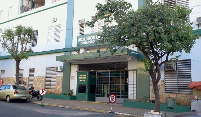 Niño golpeado en colegio Monseñor Lasagna mejora, habló y reconoció a sus padres