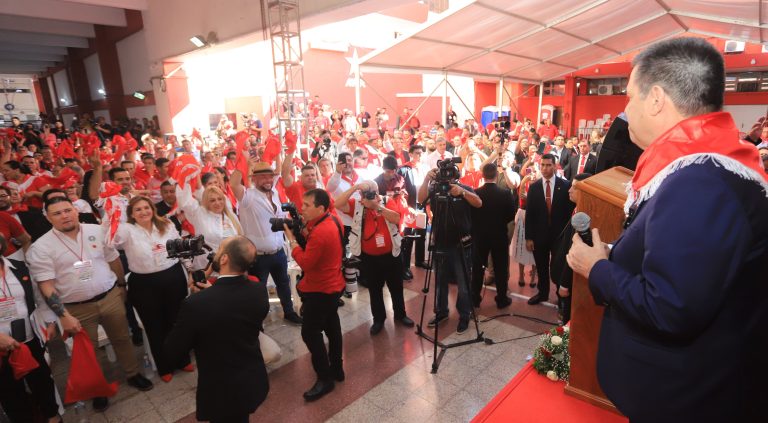 Convención de la ANR renovó a miembros de tribunales, aprobó informes y sumó senadores