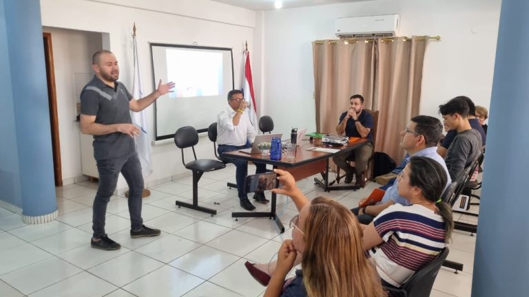 Periodista Fredy Chamorro, al exponer su caso ante colegas y defensores públicos en taller auspiciado por UNESCO