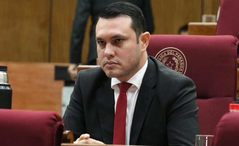 Juez fija audiencia para el senador Hernán Rivas para el 5 de abril por presunto título falso