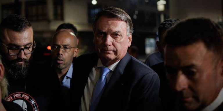 Niegan devolución del pasaporte a Bolsonaro en Brasil