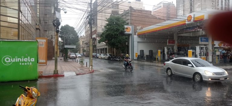 Lluvias y calor para hoy, en una semana que culminará fría