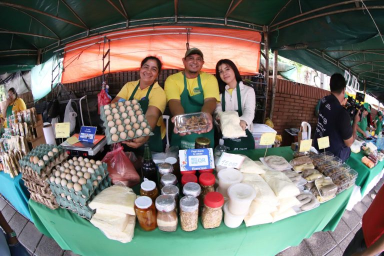 Ambicioso plan para mejorar economía familiar con  agroferias