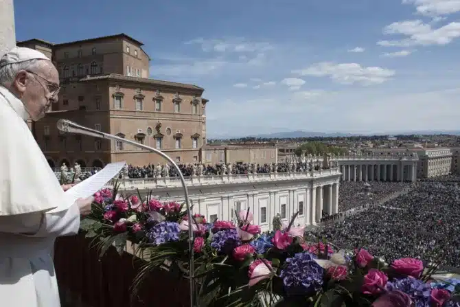 “Mi pensamiento está con las víctimas de tantos conflictos en el mundo”, dijo el papa en Pascuas