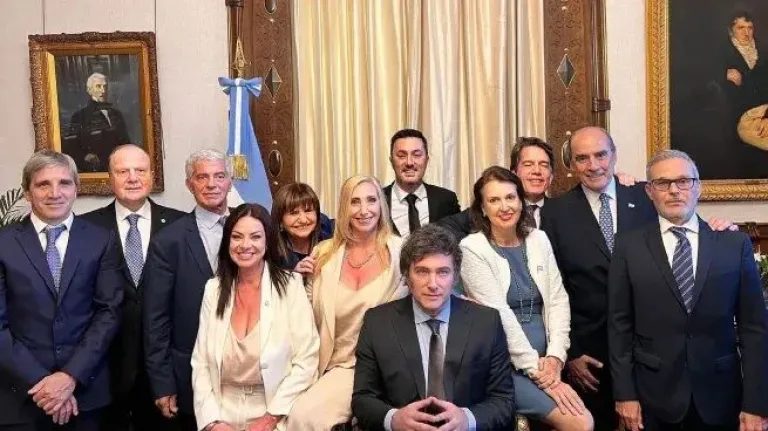 Javier Milei subió su sueldo y el de su Gabinete