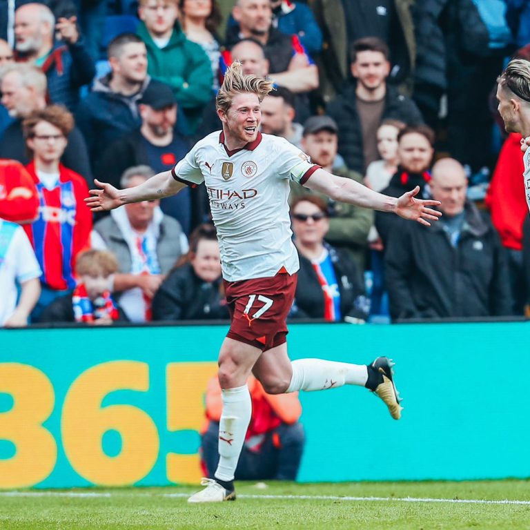 Manchester City le ganó al Cristal Palace y parcialmente alcanzó la punta