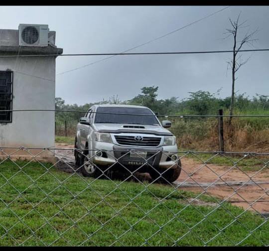 Delincuentes roban camioneta y dinero en efectivo en Itapúa